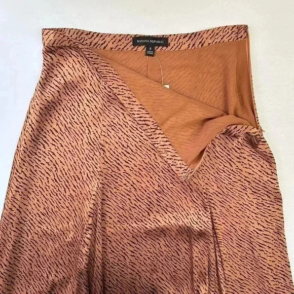 Banana Republic Midi Skirt Satin Godet Tan Brown Black Animal  Print Size 0 NWT - Picture 12 of 16